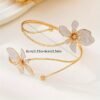 A Women's Pendant Necklace with a Fashionable White Spray-painted Flower